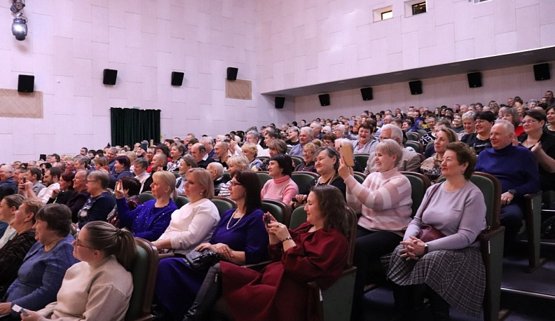 Заслуженный артист Геннадий Ветров выступил в Ферзиковском районе