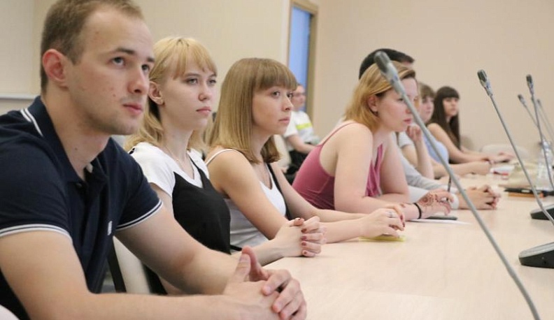 Студенты губернаторских групп узнали о мерах поддержки молодежи