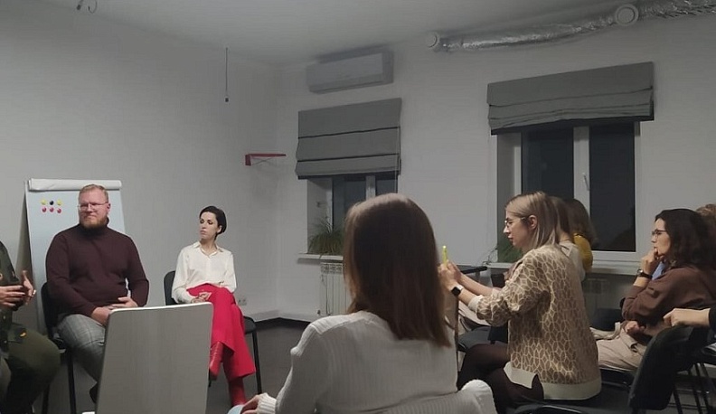 В антикафе «Небо» прошла встреча онкологов Калужского онкодиспансера с теми, кому интересно больше знать об онкологии