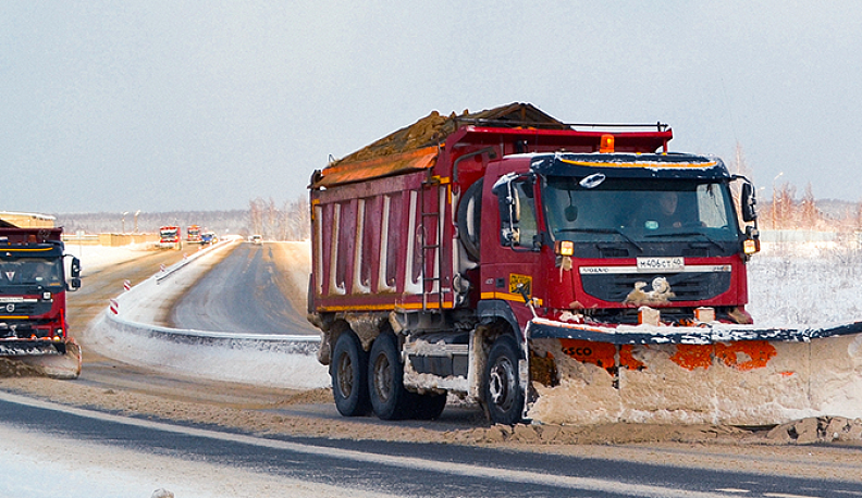 На двух основных магистралях области дежурят 103 уборочные машины