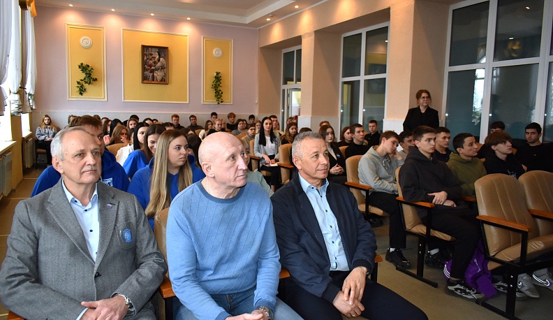 Кировские студенты вступили в ряды «Молодой гвардии»