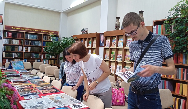 В калужской специализированной библиотеке им. Н. Островского показывают выставку «Волки» «Русской мечты»
