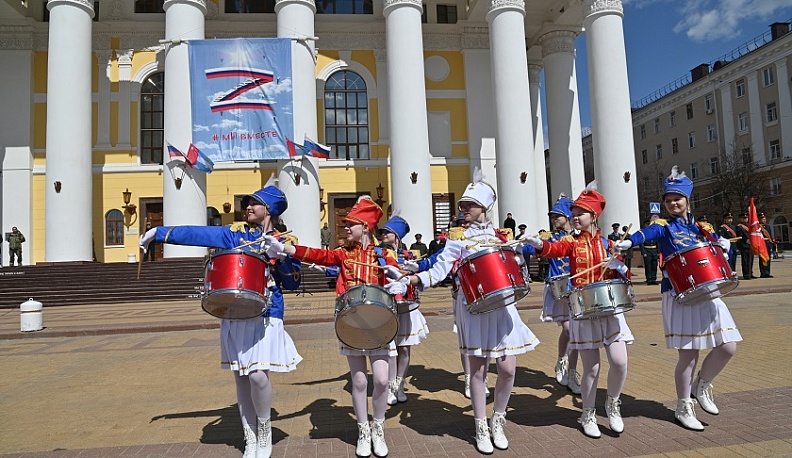Кадеты и юнармейцы области провели строевой смотр в центре Калуги