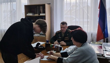 Юхновских старшеклассников поставили на первичный воинский учёт