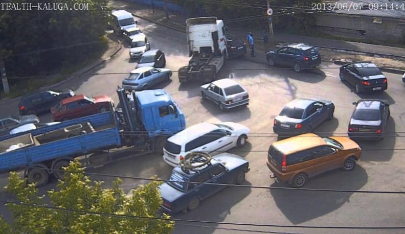 Владислав Шапша поручил увеличить пропускную способность дороги на "Синих мостах"