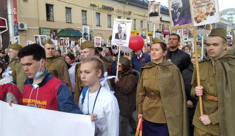 В шествии «Бессмертного полка» в Калуге участвовало почти 100 тысяч человек