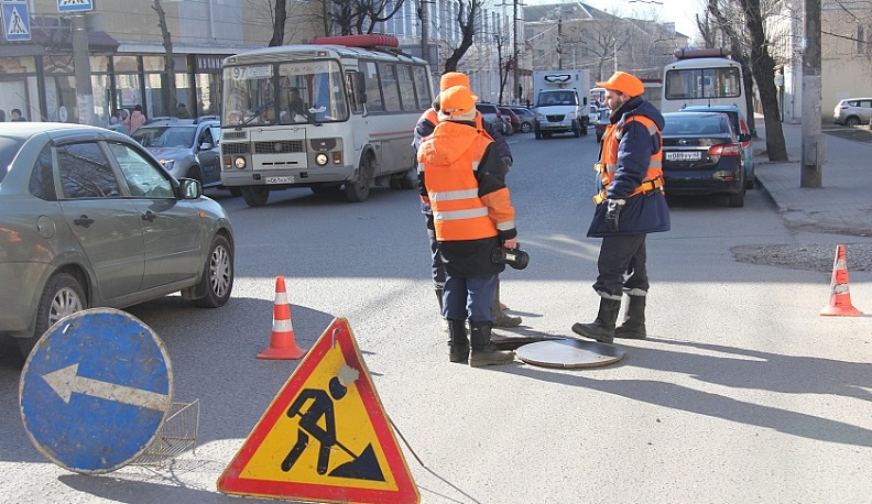 На улице Луначарского начинается замена сетей перед ремонтом дороги