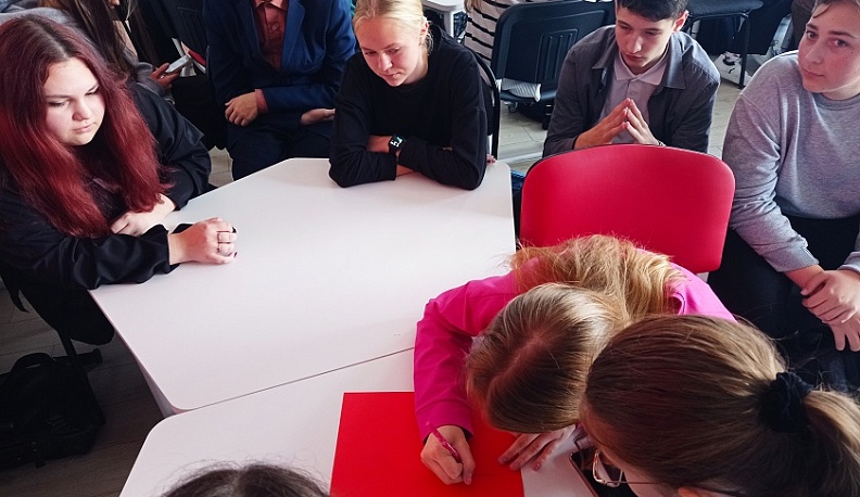 Старшеклассники Людинова прослушали лекцию по теме: «Выборы в России: история и современность»