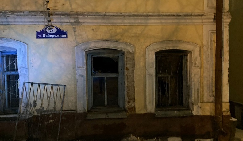 В пожаре дома на улице Набережной в Калуге погибли два человека