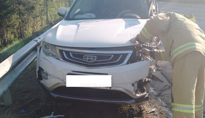 В утреннем ДТП в Калужской области столкнулись автомобиль и фура