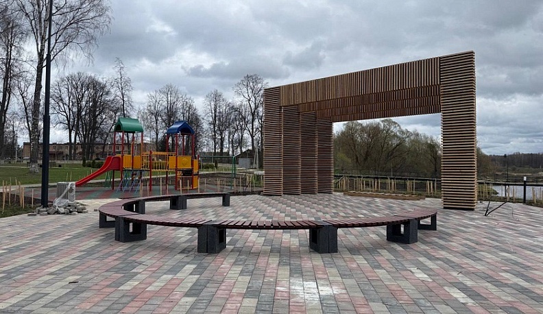 В Жиздре продолжается благоустройство набережной