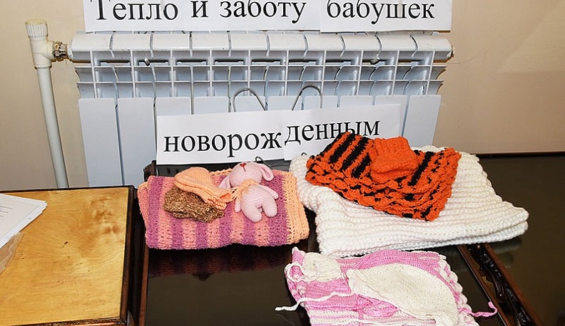 Людиновские бабушки приготовили подарки недоношенным детям