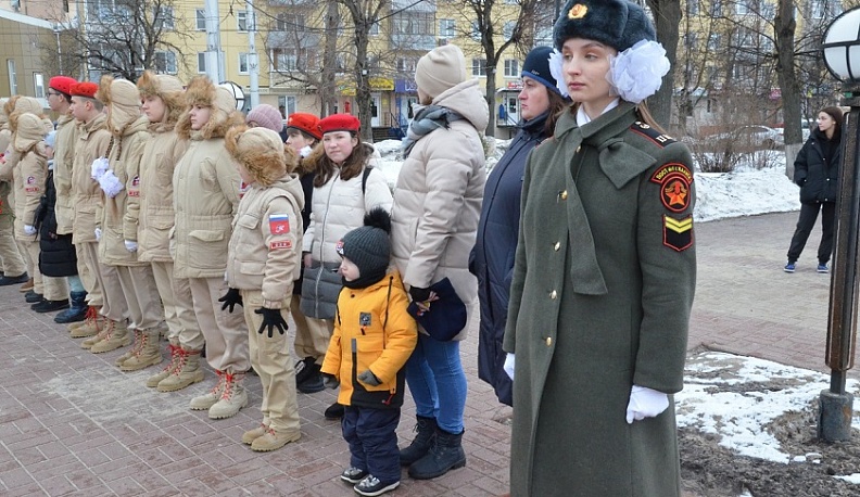 Владислав Шапша возложил цветы к могиле Неизвестного солдата в Калуге
