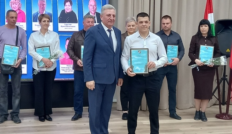 Накануне Первомая в Дзержинском муниципальном округе чествовали лучших тружеников