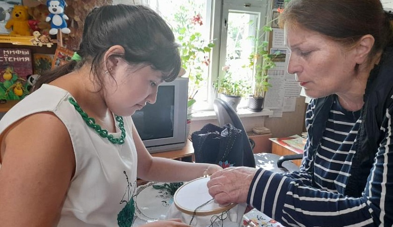 Юные читатели и на каникулах приходят в Спас-Деменскую центральную детскую библиотеку