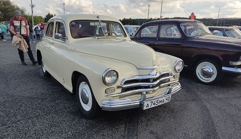 В Калуге прошла выставка ретро-автомобилей