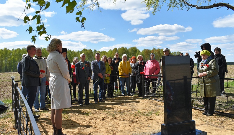 В Кировском районе к 9 Мая обновили два памятника