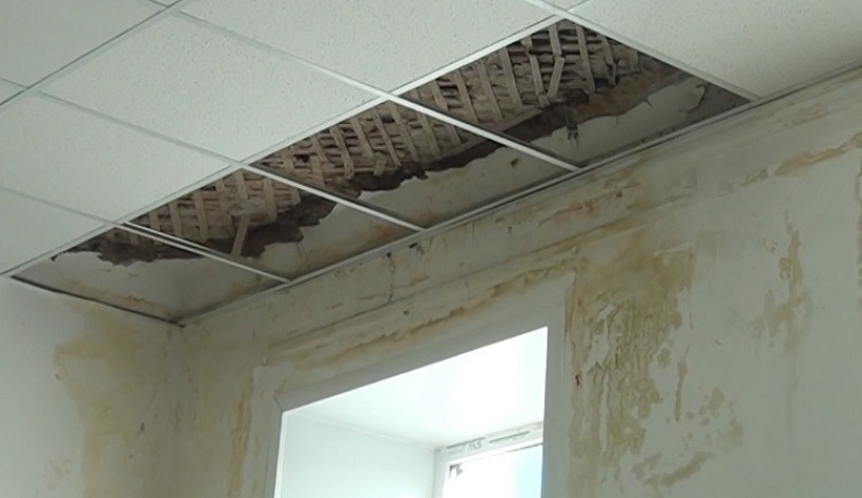 В Калуге учащиеся школы №14 будут учиться во вторую смену из-за протекающей крыши