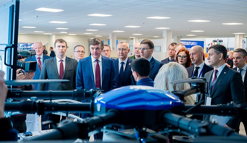 На первом месте по производству и кадрам