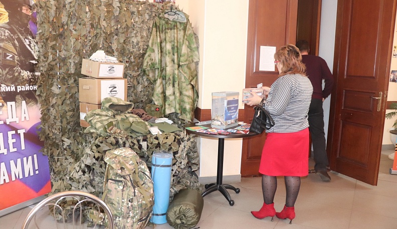 В Мещовском районном Доме культуры состоялся благотворительный концерт  «Своих не бросаем» в поддержку бойцов - участников специальной военной операции