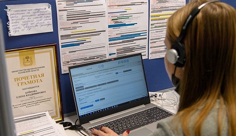 Калужанка записалась на ревакцинацию по номеру «122»