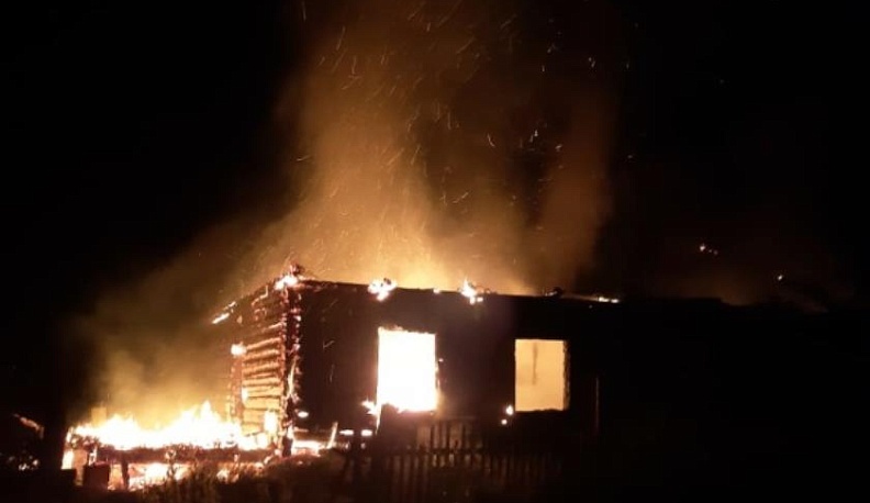 В Ульяновском районе сгорел двухквартирный жилой дом