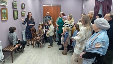 В Кондрове первая персональная  выставка  картин молодой художницы собрала десятки посетителей