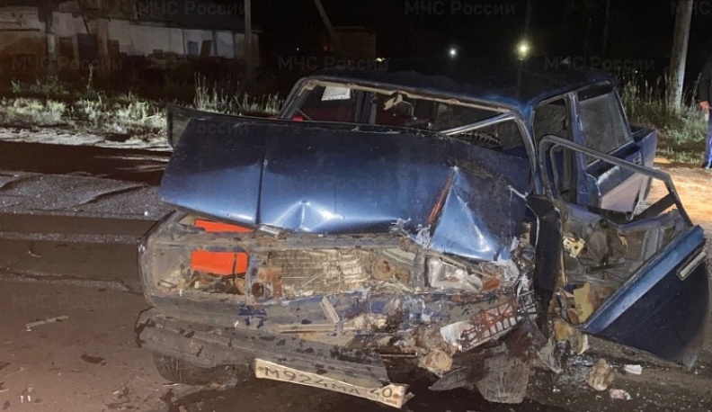 В Мосальске два автомобиля столкнулись на дороге