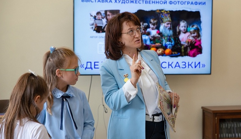 В Малоярославецком районе открыли фотовыставку «Дедушкины сказки» матери-героини