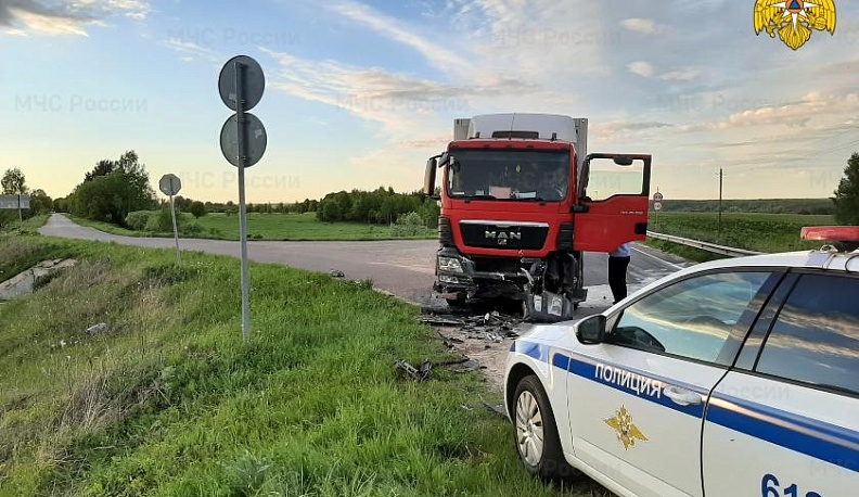 В Калужской области в ДТП с фурой пострадали три человека