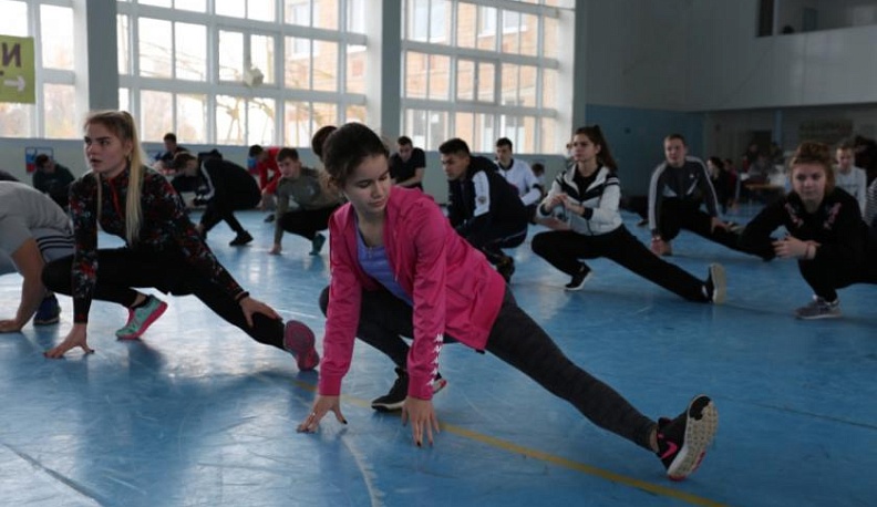 Полицейские провели зарядку для калужских студентов