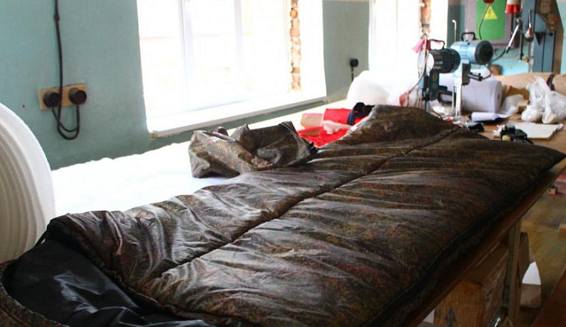 Калужское предприятие отшило более 1000 спальных мешков по госзаказу