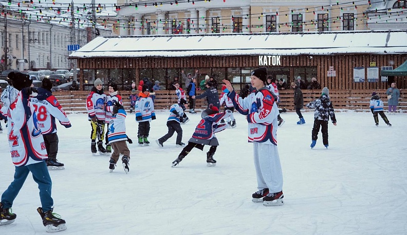 В Калуге открылся каток на Старом торге