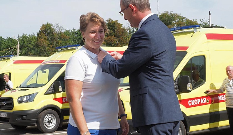 В Калуге медиков наградили областными медалями