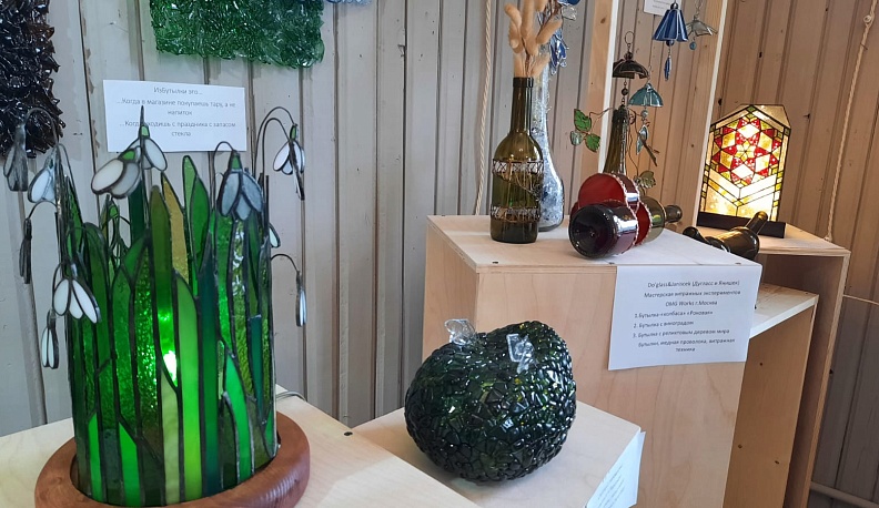 В Тарусе показывают шедевры из бутылок