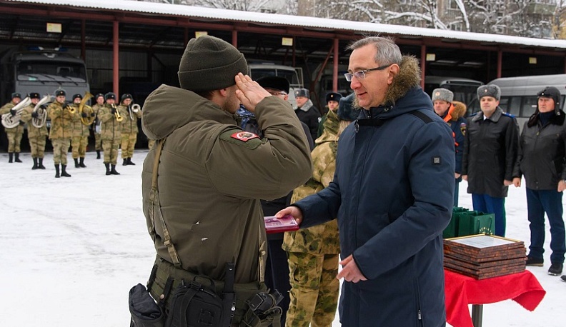Хлебом и солью в Калуге встретили росгвардейцев, вернувшихся из служебной командировки на Украину