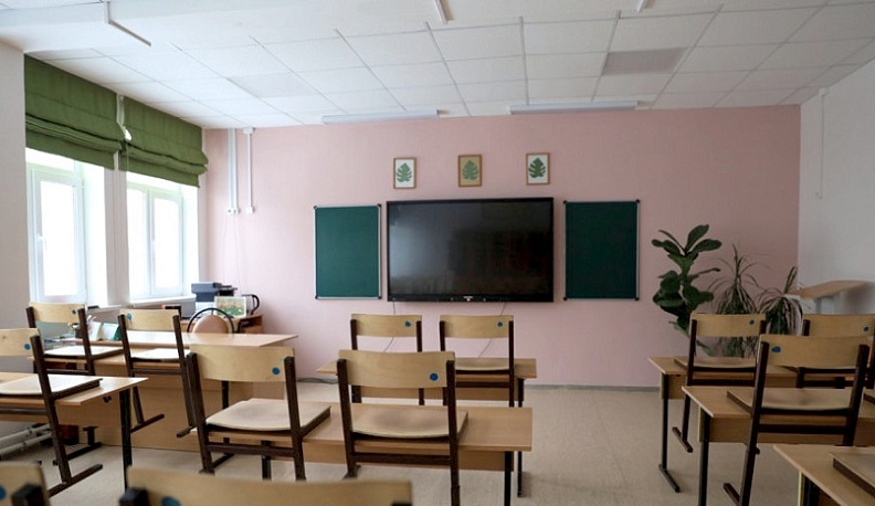 В калужской школе №51 продолжают работу по замене стекол