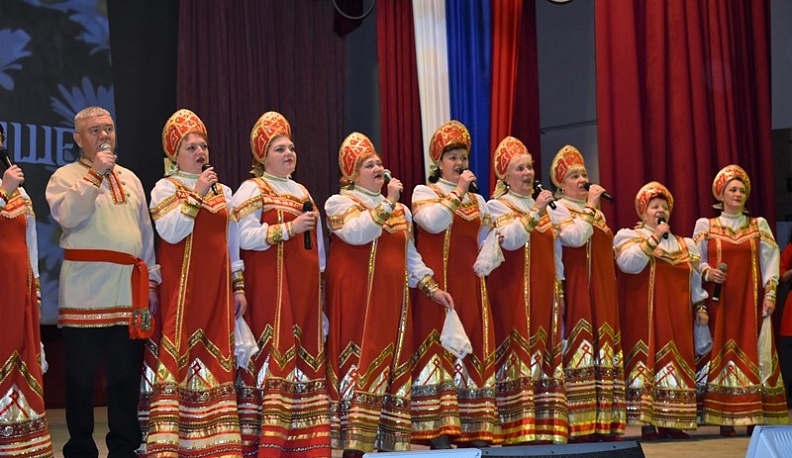 В Кировском районе 12 коллективов выступили на патриотическом концерте