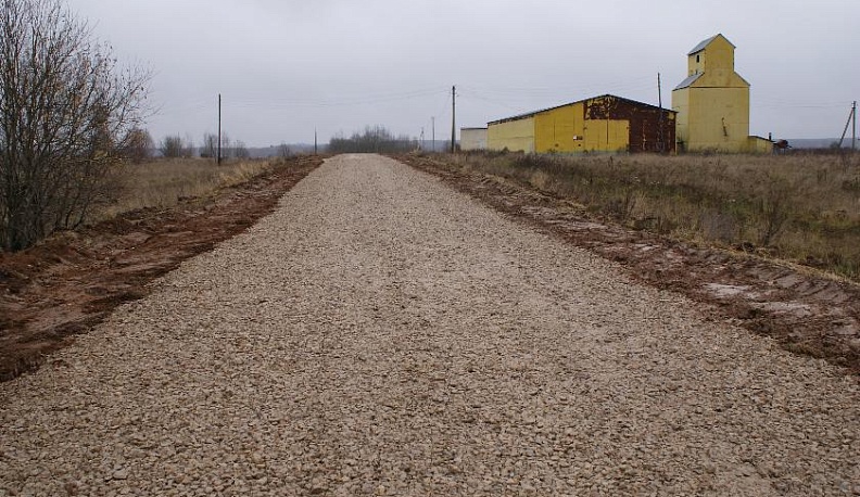 В Барятинском районе отремонтировали 2,5 километра дороги