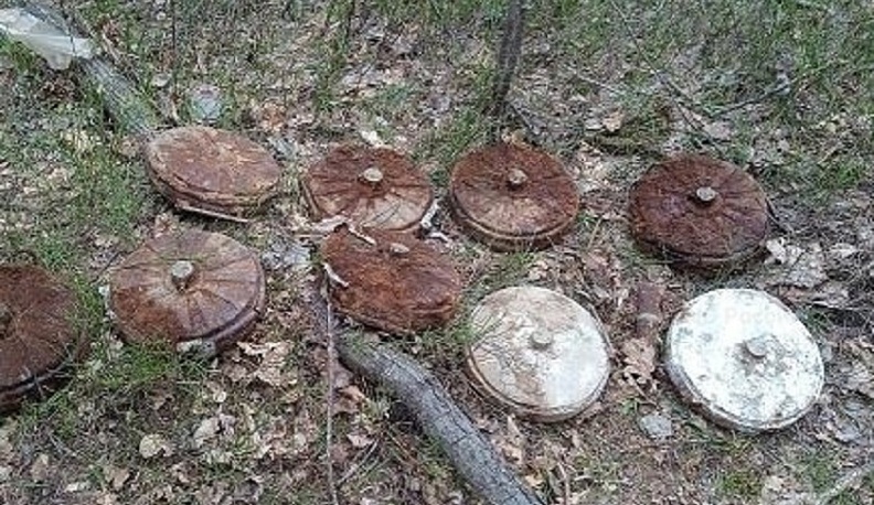 В Калужской области обезвредили артиллерийский снаряд и противотанковые мины времен Великой Отечественной войны