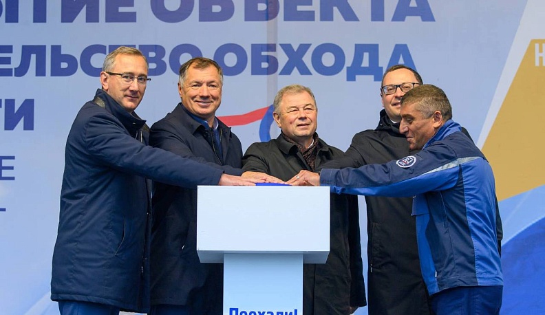 Анатолий Артамонов поздравил работников дорожного хозяйства с профессиональным праздником