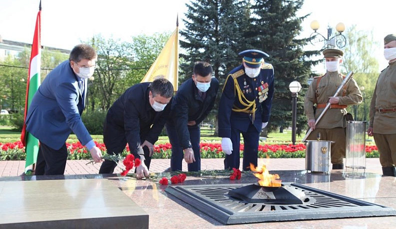 Калуга передала эстафету Вечного огня Медыни и мемориалу «Зайцева гора»