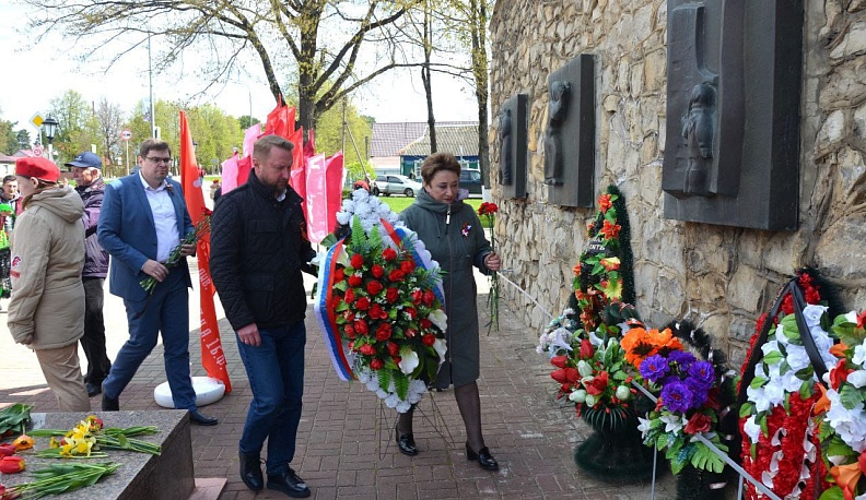 Митингами и автопробегами встречали юхновчане День Победы