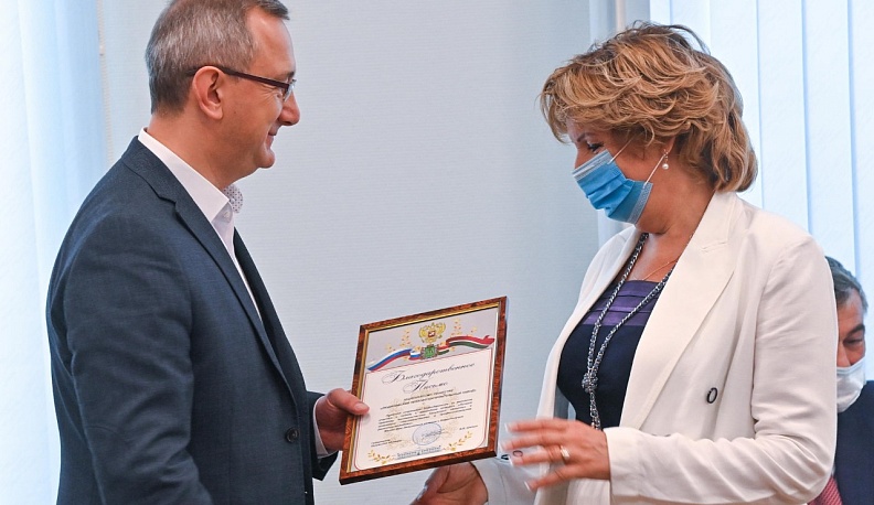 Владислав Шапша наградил ЛТЗ благодарственным письмом за лучшие наставнические практики