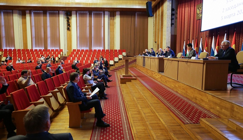 Сенатор РФ Александр Савин принял участие во внеочередном заседании сессии Законодательного Собрания Калужской области