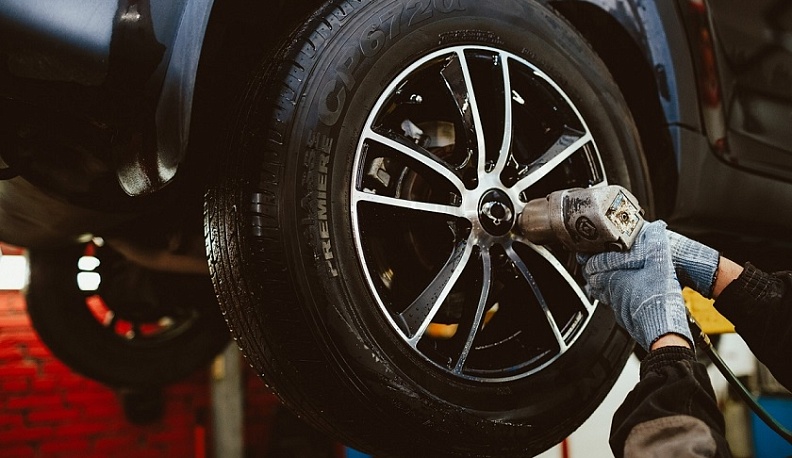 Владелец автосервиса украл у калужанина автомобиль