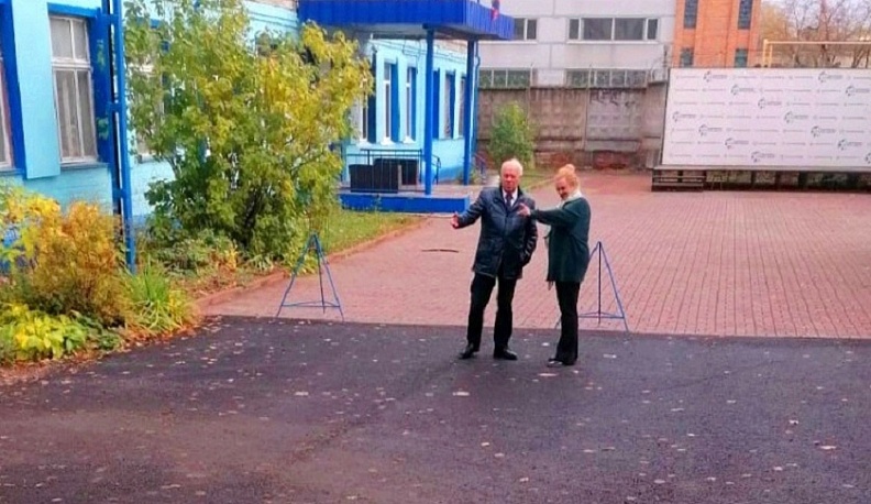 В Калуге привели в порядок территорию у центра «Созвездие»