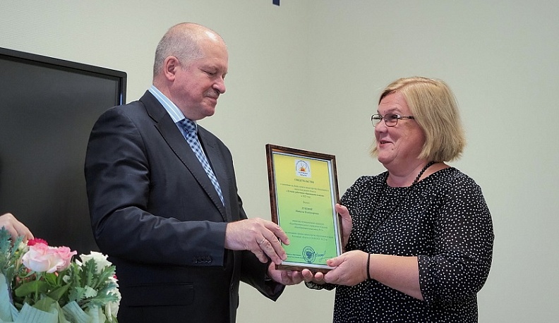 В Калуге обновили доску почета лучших работников системы образования региона