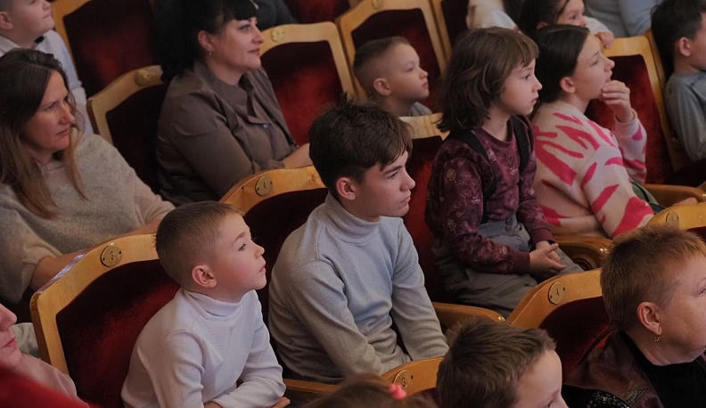 В Калуге прошла благотворительная новогодняя елка для детей