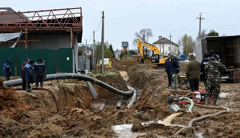 На улице Чистовича в Малоярославце завершают переключение водопровода после капремонта